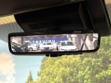 【デジタルインナーミラー】後席の大きな荷物や同乗者で後方が確認しづらい時でも安心!カメラが撮影した車両後方の映像をルームミラー内に表示。クリアな視界で状況の確認が可能です!