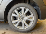 【純正18インチアルミホイール】外観にマッチした純正アルミホイールを装着しております。各種社外アルミホイールや、スタッドレスタイヤも取扱いしております。是非ご相談ください♪