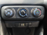 エアコンは操作性の良いダイヤル式です。