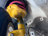 【ビルシュタイン製ダンパー】高速走行時の車両安定性を向上させてくれる人気の装備。街乗りの乗り心地も犠牲にせず、スポーティな走行をお楽しみいただけます♪