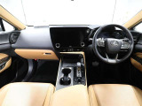 上質で落ち着いた印象のインパネ。視界も広々で運転しやすいです。