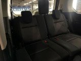 後部座席も気になるようなキズ・汚れやへたり等、大きなダメージはなく、良好な状態です。