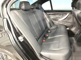 ●後部座席も気になるようなキズ・汚れやへたり等、大きなダメージはなく、良好な状態です。