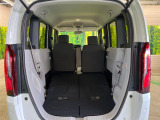 普段のお買い物や通勤、送迎等に十分な荷室スペースを確保しております。セカンドシートを倒すと、大きな荷物の積載も可能です♪