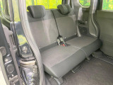 後部座席も気になる運転席シート廻りは使用感も少なく、良好な状態となっています。前オーナー様が丁寧に使っていたことがよくわかりますね。ようなキズ・汚れやへたり等、大きなダメージはなく、良好な状態です。