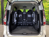 後席を格納すると、これだけの広さが!シーンに合わせたシートアレンジで、大きな荷物も積むことが出来ます♪