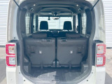 普段のお買い物や通勤、送迎等に十分な荷室スペースを確保しております。セカンドシートを倒すと、大きな荷物の積載も可能です♪