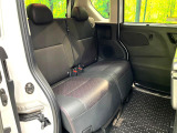 後部座席も気になるようなキズ・汚れやへたり等、大きなダメージはなく、良好な状態です。