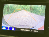【バックカメラ】駐車時に後方がリアルタイム映像で確認できます。大型商業施設や立体駐車場での駐車時や、夜間のバック時に大活躍!運転スキルに関わらず、今や必須となった装備のひとつです!