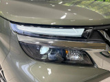 【LEDヘッドライト】悪天候や夜間走行時も良好な視界を確保し安心して運転できる高輝度LEDヘッドライトを装備!点灯速度が早く、消費電力も抑えられています。