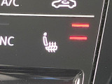 ●フロントシートヒーティング:運転席・助手席共に三段階で調節が可能なシートヒーターを装備しております。季節を問わず快適にご使用いただけます。