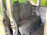後部座席も気になるようなキズ・汚れやへたり等、大きなダメージはなく、良好な状態です。