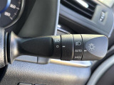 【オートライト(AUTO)】外の明るさをシステムが感知して、自動でヘッドライトが点灯します!ヘッドライトをつけ忘れを防ぐ便利機能です。