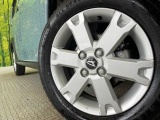 【純正15インチアルミホイール】外観にマッチした純正アルミホイールを装着しております。各種社外アルミホイールや、スタッドレスタイヤも取扱いしております。是非ご相談ください♪