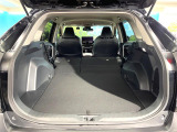 後席を格納すると、これだけの広さが!シーンに合わせたシートアレンジで、大きな荷物も積むことが出来ます♪
