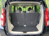 普段のお買い物や通勤、送迎等に十分な荷室スペースを確保しております。セカンドシートを倒すと、大きな荷物の積載も可能です♪