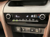 【オートエアコン】「AUTO」スイッチで車内の温度を一定に保ってくれるオートエアコン。快適装備の代名詞。もちろんマニュアル操作も可能ですよ。