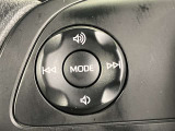 【ステアリングスイッチ】 ハンドルに音量やチャンネルを変更できるボタン付きです。極力ナビなどの脇見を減らせて便利です。