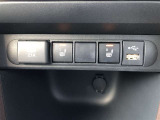 【シートヒーター】装備。運転席と助手席の座面と背もたれを素早く温めるシートヒーターを搭載。身体を直接温めることができます。