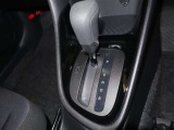 使いやすいストレートタイプのシフトレバーになります。