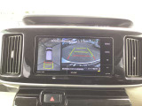 【360&deg;ビューモニター】  とても分かりやすい、クルマの上から見下ろしたような映像で、駐車サポートをしてくれます。