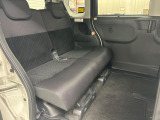 後部座席も気になるようなキズ・汚れやへたり等、大きなダメージはなく、良好な状態です。