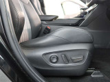 パワーシート搭載。微妙な調整が手軽にでき、ピッタリなポジションで運転することが可能です。