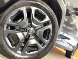 【純正19インチアルミホイール】外観にマッチした純正アルミホイールを装着しております。各種社外アルミホイールや、スタッドレスタイヤも取扱いしております。是非ご相談ください♪