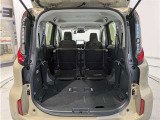 3列目・2列目シートを倒すと、大きな荷物の積載も可能です