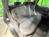 後部座席も気になるようなキズ・汚れやへたり等、大きなダメージはなく、良好な状態です。