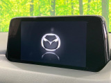 【マツダコネクト】車内の雰囲気にマッチした一体型タイプのディスプレイ。各種車輌設定やBluetooth再生等、様々な機能が楽しめます。専用SDカードのご購入で、ナビ機能も使用出来ます。