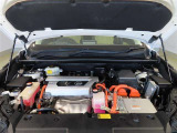 2500ccガソリンエンジン+モーターのハイブリッドです。