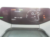 とっても見やすいメーターです。夜間時はラグジュアリーな気分にさせてくれる照明が魅力ですので、夜のドライブも楽しみになりますよ♪