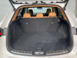 レクサス車らしい細部までこだわった高級感と見る人を一目で虜にするエモーショナルな魅力を持ち合わせております。