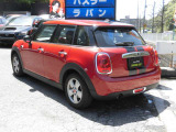 こちらのミニはオークション評価5点中4.5点評価がついている状態の良い車両になります^^定休日無しで営業しておりますので、お気軽にお立ち寄り下さい^^