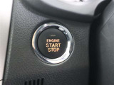 ブレーキを踏みながらボタンを押してエンジンスタート。スマートシステムのエンジン始動です。