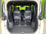 普段のお買い物や通勤、送迎等に十分な荷室スペースを確保しております。セカンドシートを倒すと、大きな荷物の積載も可能です♪