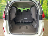 普段のお買い物や通勤、送迎等に十分な荷室スペースを確保しております。thirdシートを跳ね上げると、大きな荷物の積載も可能です♪
