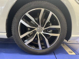 純正17インチアルミ!タイヤサイズは225/45R17です