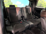 3列目シートはもちろん状態良好☆大人でもゆったりと座って頂けますので、大人数でのお出かけもラクラクです♪ご家族で、気の知れた仲間で、ドライブに行くのが楽しみですね♪