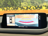 【360&deg;ビューモニター】専用のカメラにより、上から見下ろしたような視点で360度クルマの周囲を確認することができます☆死角部分も確認しやすく、狭い場所での切り返しや駐車もスムーズに行えます。