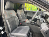 運転席シート廻りは使用感も少なく、良好な状態となっています。前オーナー様が丁寧に使っていたことがよくわかりますね。