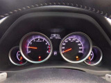 とっても見やすいメーターです。夜間時はラグジュアリーな気分にさせてくれる照明が魅力ですので、夜のドライブも楽しみになりますよ♪
