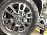 【純正18インチアルミホイール】外観にマッチした純正アルミホイールを装着しております。各種社外アルミホイールや、スタッドレスタイヤも取扱いしております。是非ご相談ください♪