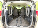 後席を格納すると、これだけの広さが!シーンに合わせたシートアレンジで、大きな荷物も積むことが出来ます♪