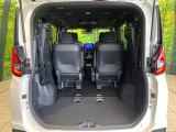 後席を格納すると、これだけの広さが!シーンに合わせたシートアレンジで、大きな荷物も積むことが出来ます♪
