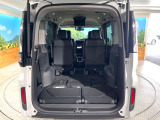 後席を格納すると、これだけの広さが!シーンに合わせたシートアレンジで、大きな荷物も積むことが出来ます♪