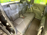 後部座席も気になるようなキズ・汚れやへたり等、大きなダメージはなく、良好な状態です。