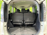 普段のお買い物や通勤、送迎等に十分な荷室スペースを確保しております。セカンドシートを倒すと、大きな荷物の積載も可能です♪