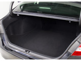 トランクが狭いと思っておりませんか?実際は大容量トランクです!旅行等の長距離ドライブも快適です!また、屋根付きスペースを完備しておりますので、夜間でも、雨でも雪の日だってゆっくりご覧頂けます。
